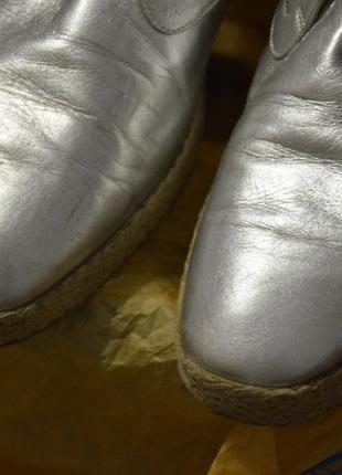 Сріблясті шкіряні черевики на низькому ходу,розмір 399 фото