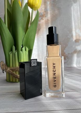 Тональна основа givenchy prisme libre skin-caring glow