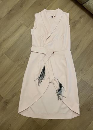 Плаття з пір’ям