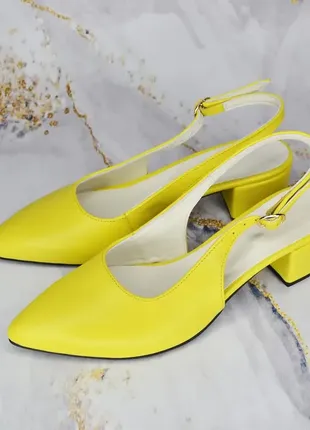 Туфли лодочки кожаные желтые с острым носком на низком каблуке 4см3 фото