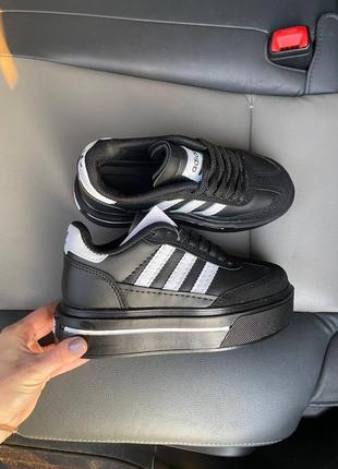 Кросівки жіночі чорні замшеві adidas