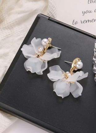 Серьги  с лепестками и жемчугом