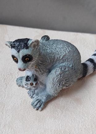Фігурка котячий лемур 2