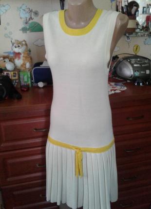 Молочное вязаное платье с юбкой-плиссе от juice couture размер л