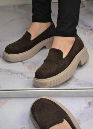 Шоколадні замшеві шкіряні туфлі лофери на платформі