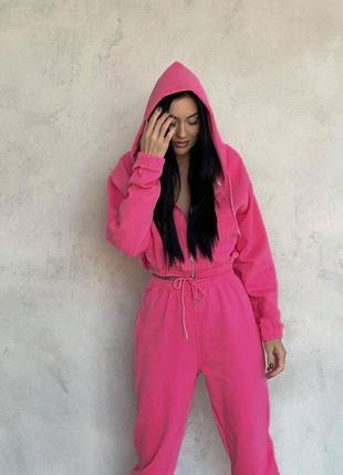 Спортивный женский костюм