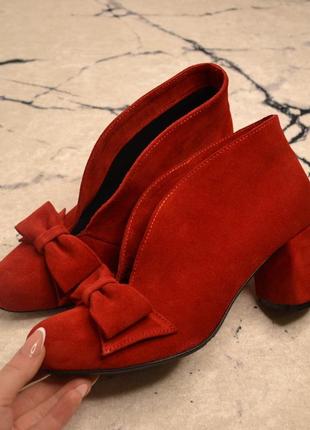 Туфлі замшеві червоні с бантиком на низькому каблуці 6см
