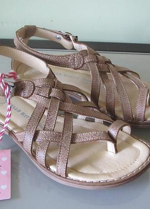 Новые французские босоножки hello kitty, р.30