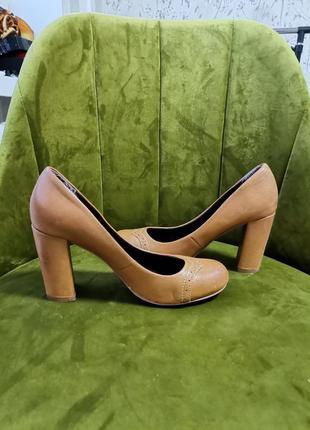 Туфлі черевики вентуріні рудого кольору1 фото