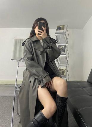 Женский кожаный удлиненный тренч, пальто черное, плащ7 фото