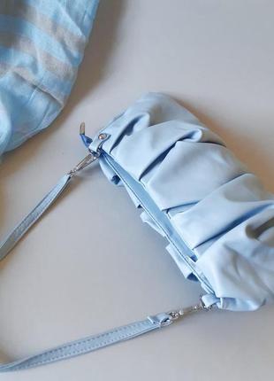 Голубая плиссированная сумочка на плечо8 фото