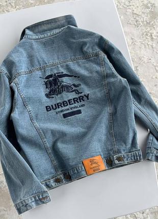 Куртка джинсовая в стиле burberry голубая короткая5 фото