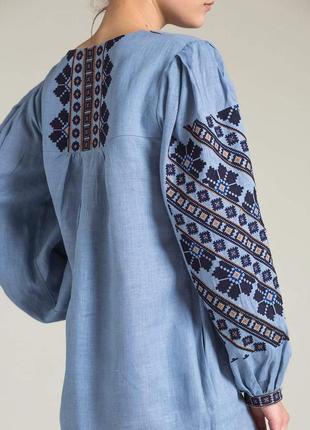 Авторська блакитна лляна вишита сукня з широкими рукавами etnodim