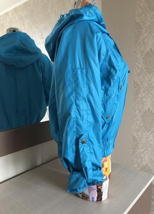 Яркая голубая летняя ветровка-бомбер с капюшоном oodji. р.46 {наш}2 фото
