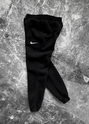 Nike чорні спортивні штани / якісні штани найк на весну - літо - осінь