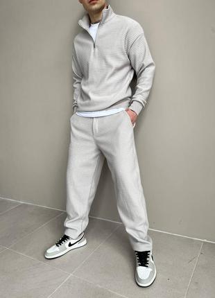 Чоловічий стильний спортивний костюм світло-сірий / модні чоловічі костюми 20233 фото