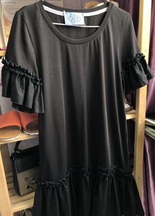 Летнее чёрное платье с оборкой