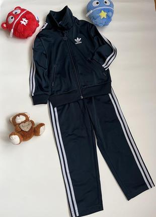 Легкий костюм adidas