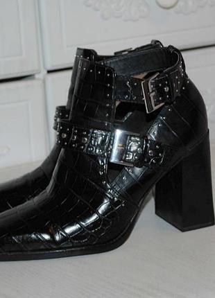 Фірмові ботильйони zara 40 розмір
