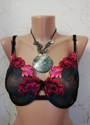 Бюстгальтер з вишивкою на м'якій чашці 34d