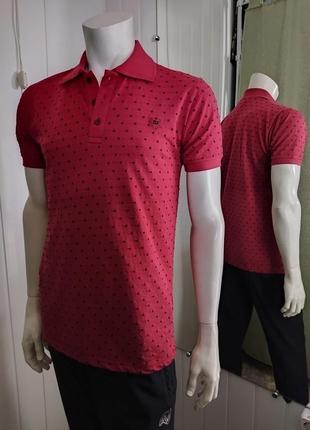 Теніска бордового кольору з геометричним візерунком. original registered trademark