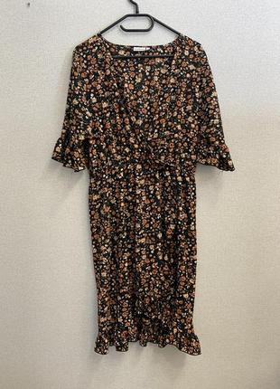 Стильное платье в цветочный принт размер хл