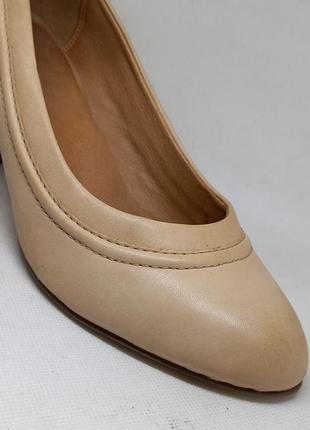 Базовые кожаные туфли на устойчивом каблуке5 фото