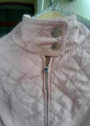 Легкая стеганная куртка на весну, размер l в отличном состоянии, но маломерит, больше на м3 фото