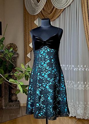 Коктейльне мереживне плаття-комбінація