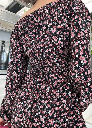 Женское платье миди до колена цветочное с вырезом черное розовое нарядное качественное7 фото