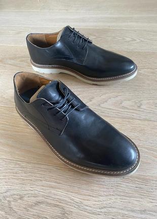 Шкіряні туфлі next