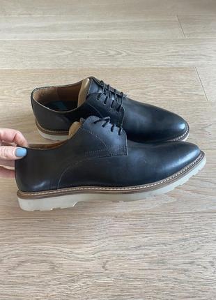 Шкіряні туфлі next