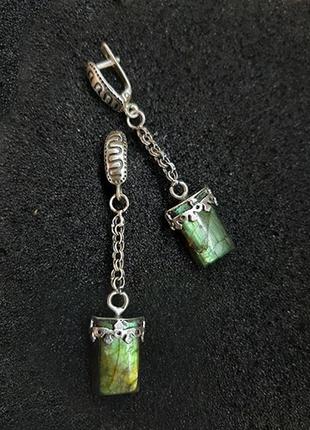 Сережки срібні з лабрадором.