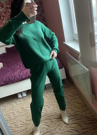 Трикотажный зеленый костюм6 фото