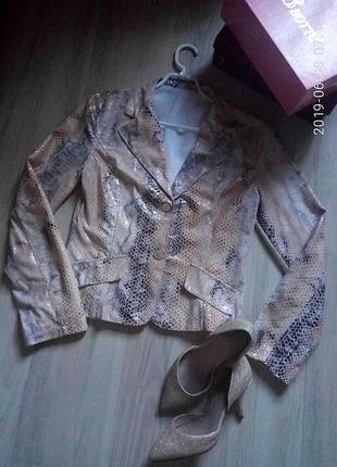 Блейзер у зміїний принт