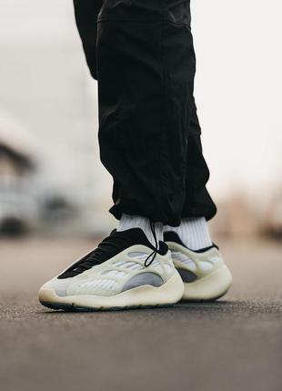 Кроссовки adidas yeezy boost 700 v3 beige