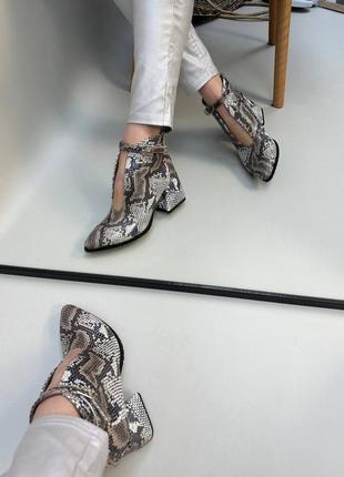 Ботильони зі шкіри з тисненям під пітона змію багато кольорів6 фото