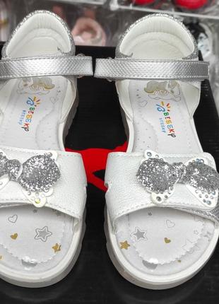 Босоножки сандалии  с бантиком для девочки белые с серебром5 фото