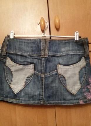 Коротенькая джинсовая юбка.2 фото
