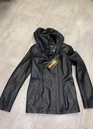 Курточка натуральная кожа