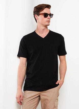 Черная мужская футболка lc waikiki/лс вайкики с v-образным вырезом. фирменная турция