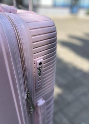 Чемодан пластиковый полипропилен 100% wings 181-05 средний m розовый