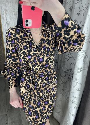 Атласна сукня на запах