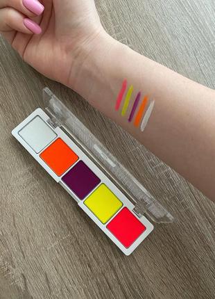 By beauty bay aquavated eyeliner palette in brights.3 фото