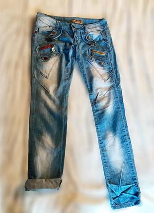 Літні блакитні джинси