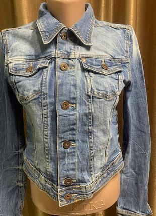 Джинсовая куртка denim h&m с красивыми потёртостями, укороченная размер m/ 385 фото