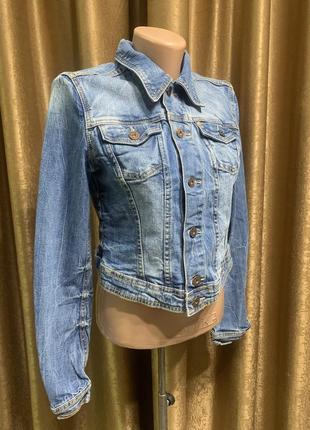 Джинсовая куртка denim h&m с красивыми потёртостями, укороченная размер m/ 383 фото