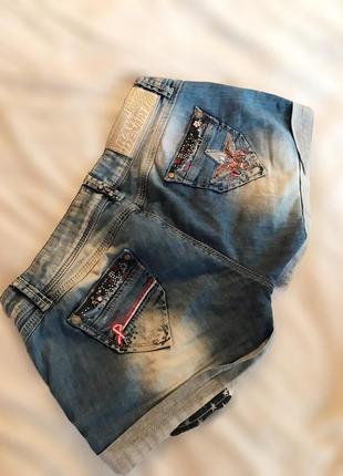 Лётные джинсовые шорты, с нашивками, камнями raw denim2 фото