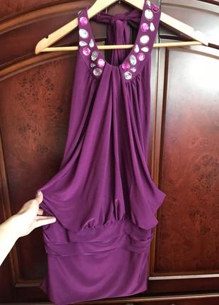 Фиолетовое мини платье с камнями и открытой спиной3 фото