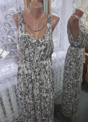 Сукня жіноча.